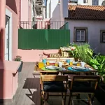 Hip Tailor Made Flat In Bairro Alto Apartment