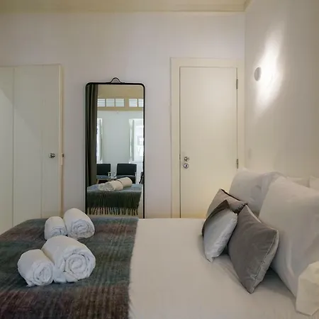 Hip Tailor Made Flat In Bairro Alto Lisboa