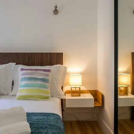Hip Tailor Made Flat In Bairro Alto Apartment