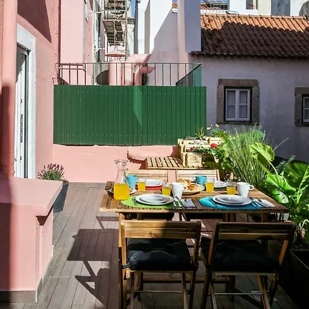 Hip Tailor Made Flat In Bairro Alto Apartment