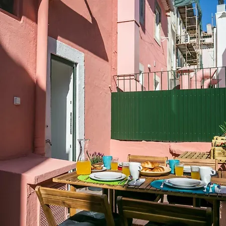 Hip Tailor Made Flat In Bairro Alto Apartmán Lisboa