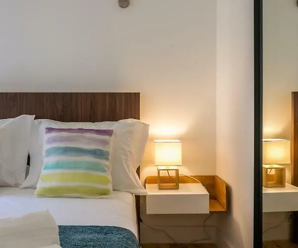 Hip Tailor Made Flat In Bairro Alto Lägenhet