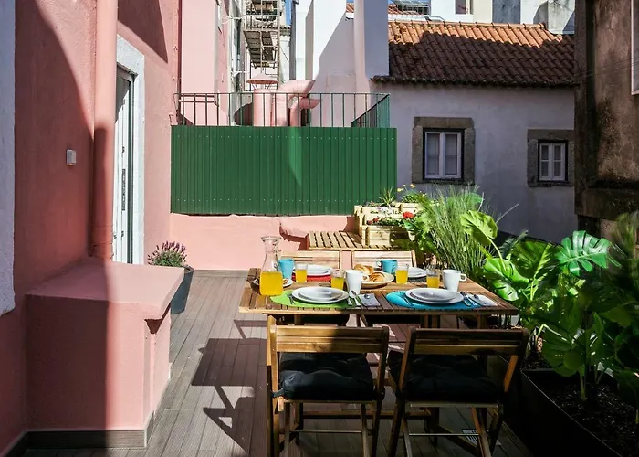 Hip Tailor Made Flat In Bairro Alto Lägenhet