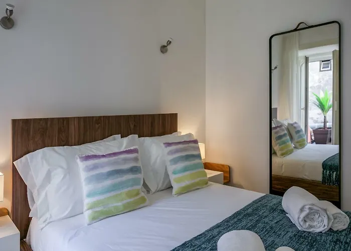 Hip Tailor Made Flat In Bairro Alto * Lissabon