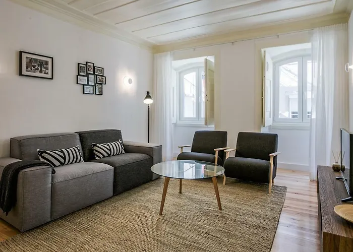 Hip Tailor Made Flat In Bairro Alto Lissabon